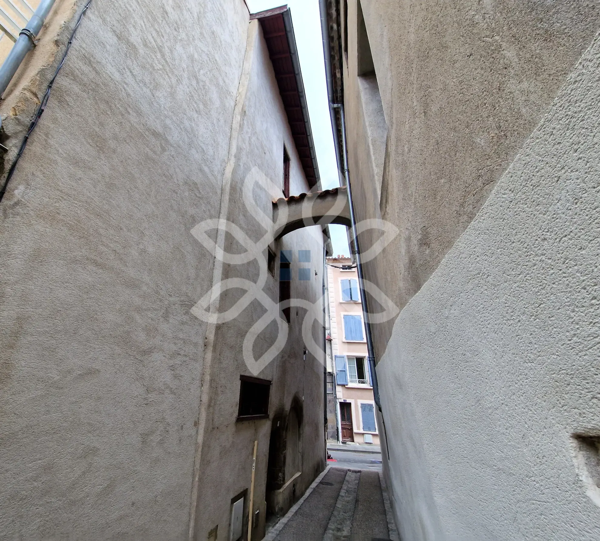 Immeuble à Brioude avec fort potentiel de rendement locatif en cœur de ville 