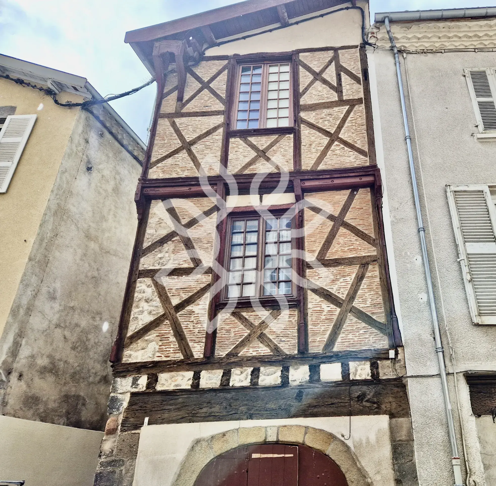Immeuble à Brioude avec fort potentiel de rendement locatif en cœur de ville 