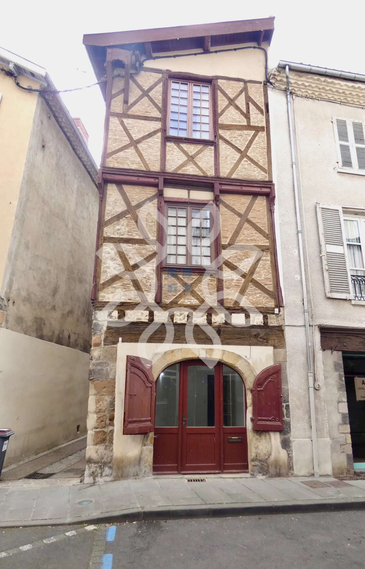 Immeuble à Brioude avec fort potentiel de rendement locatif en cœur de ville 