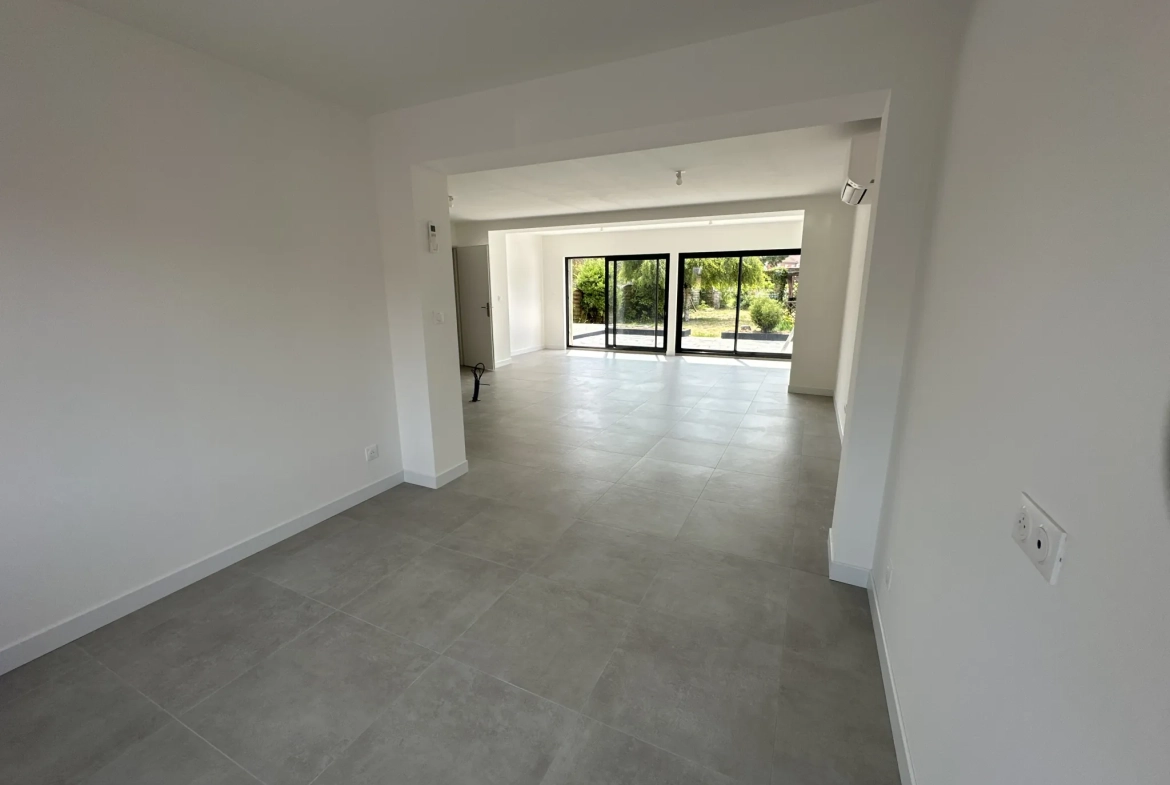 Maison rénovée avec 3 chambres, jardin et garage à Flers-en-Escrebieux 