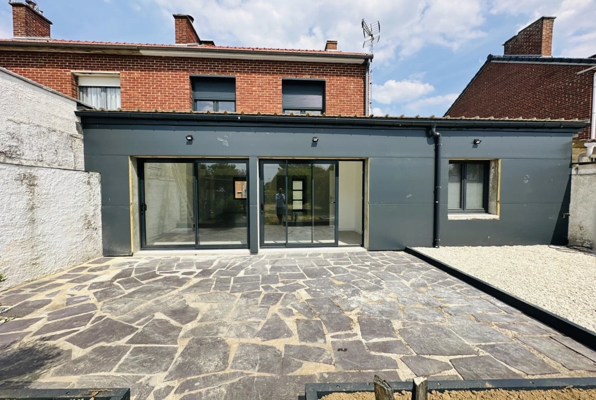 Maison rénovée avec 3 chambres, jardin et garage à Flers-en-Escrebieux 