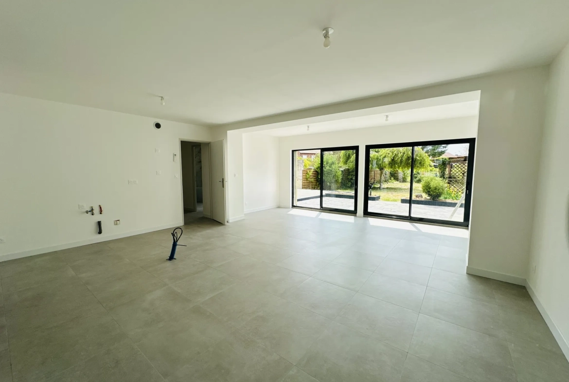 Maison rénovée avec 3 chambres, jardin et garage à Flers-en-Escrebieux 