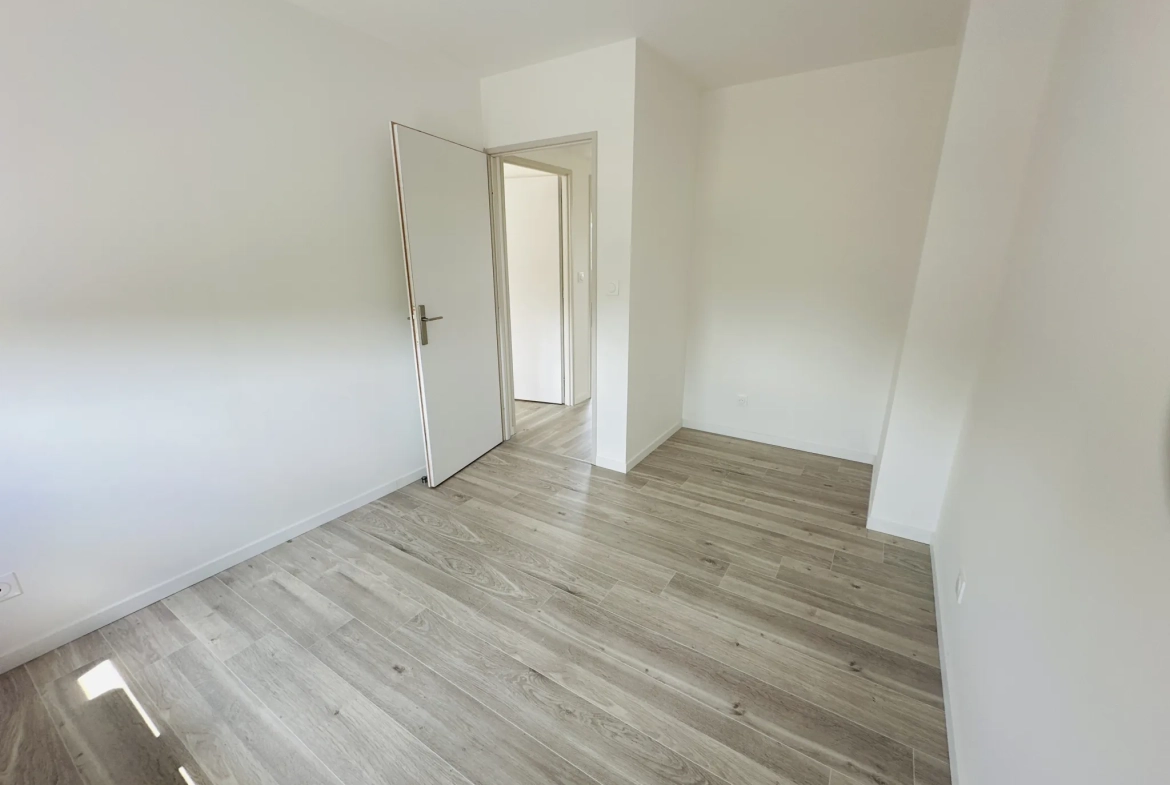 Maison rénovée avec 3 chambres, jardin et garage à Flers-en-Escrebieux 