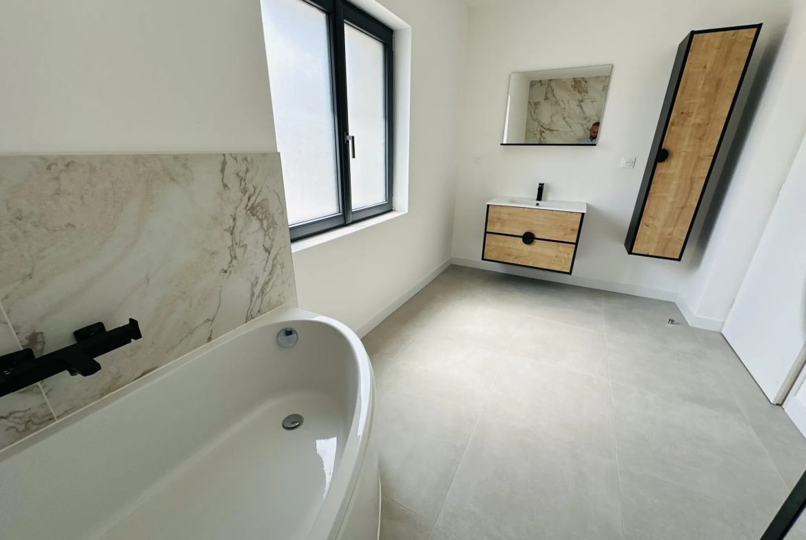 Maison rénovée avec 3 chambres, jardin et garage à Flers-en-Escrebieux 