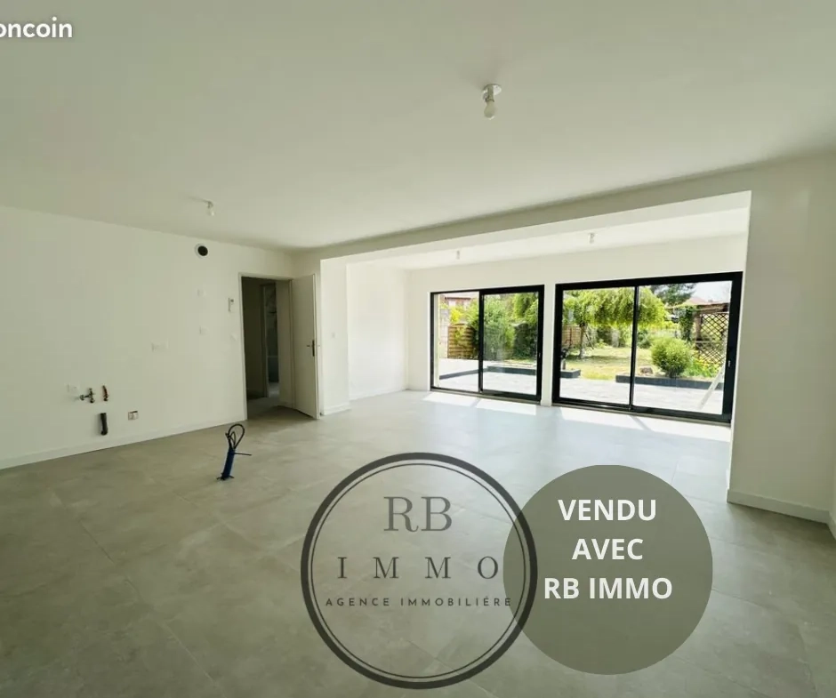 Maison rénovée avec 3 chambres, jardin et garage à Flers-en-Escrebieux 