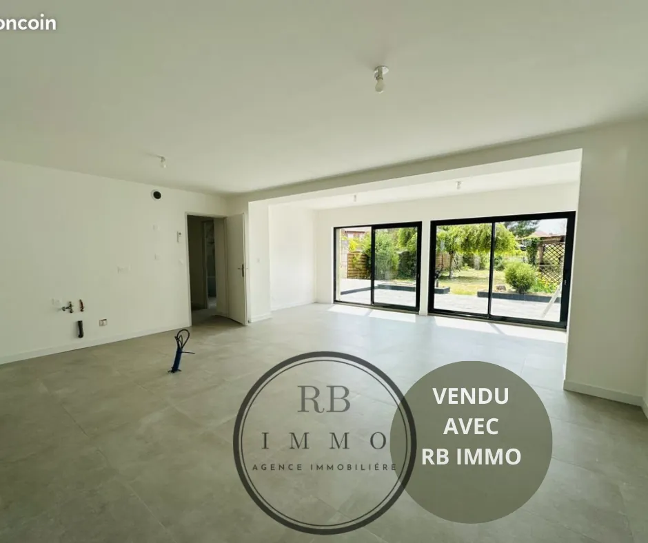 Maison rénovée avec 3 chambres, jardin et garage à Flers-en-Escrebieux 