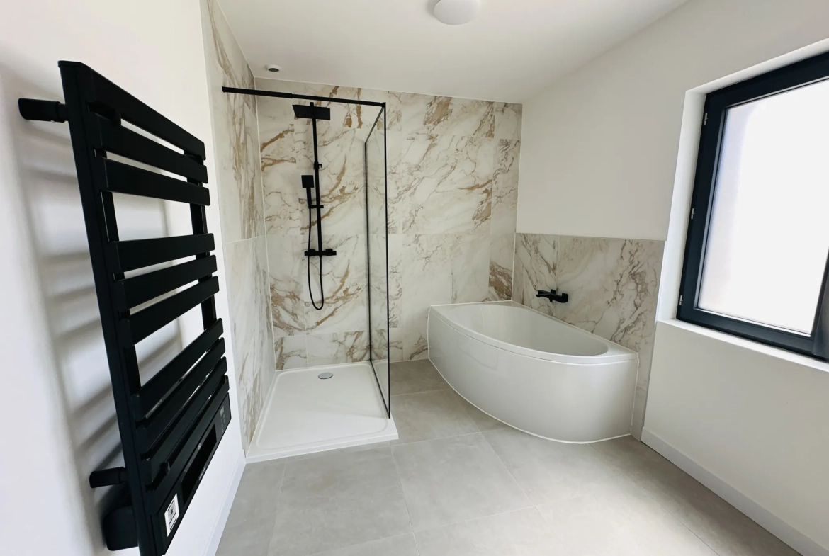 Maison rénovée avec 3 chambres, jardin et garage à Flers-en-Escrebieux 