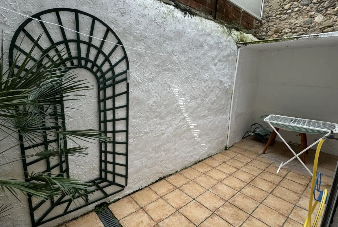 Maison de ville avec terrasse à Limoux, 115 m2, proche commerces 