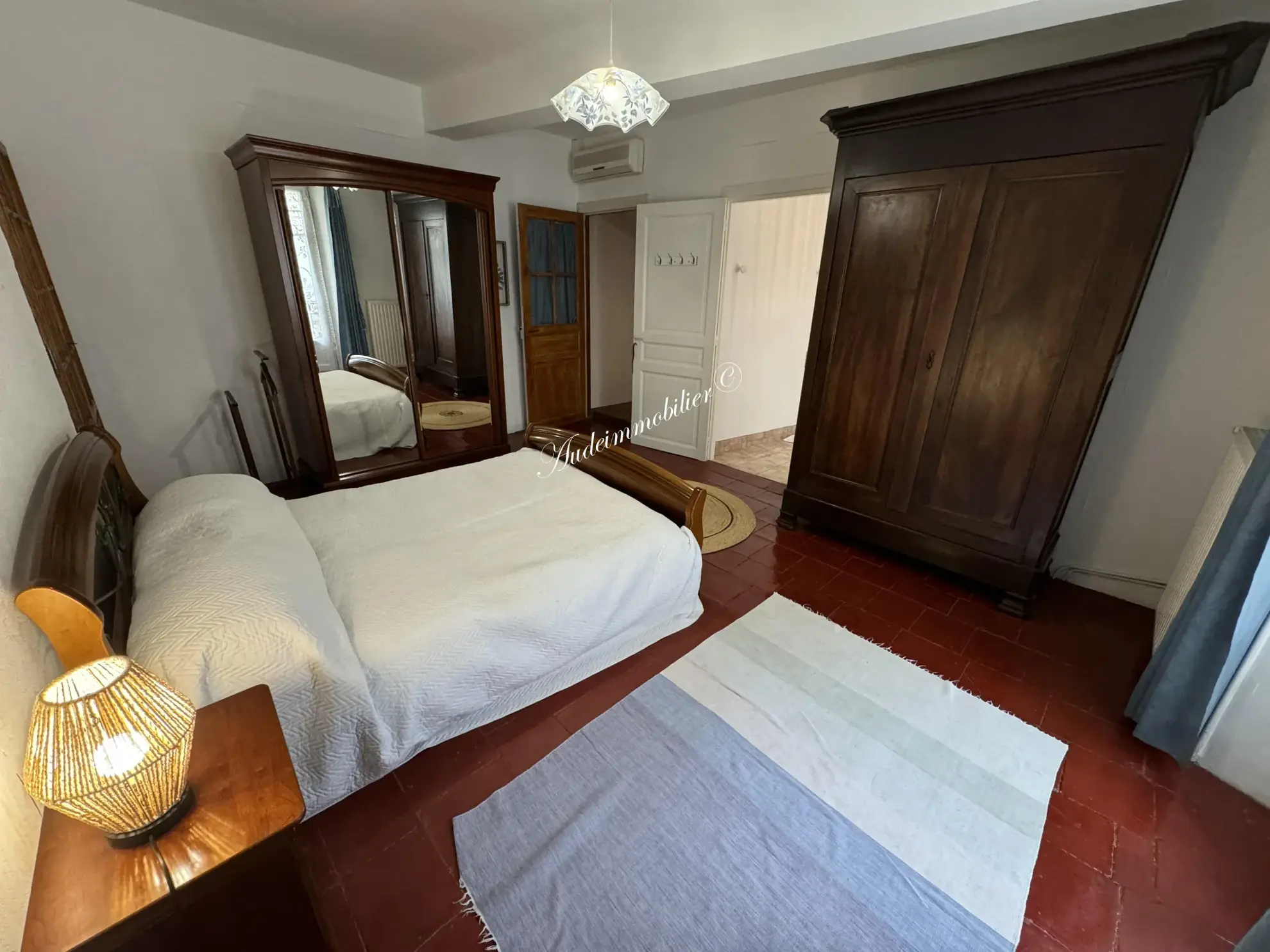 Maison de ville avec terrasse à Limoux, 115 m2, proche commerces 