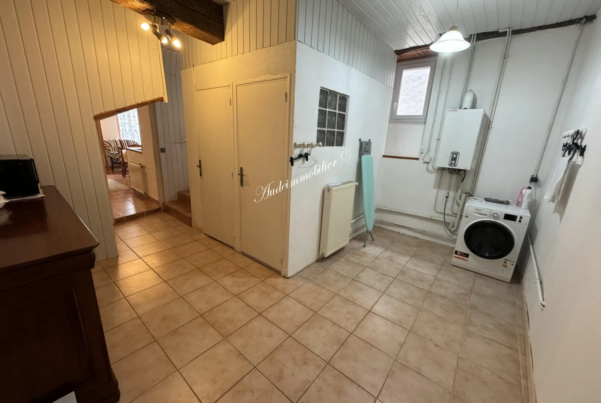 Maison de ville avec terrasse à Limoux, 115 m2, proche commerces 