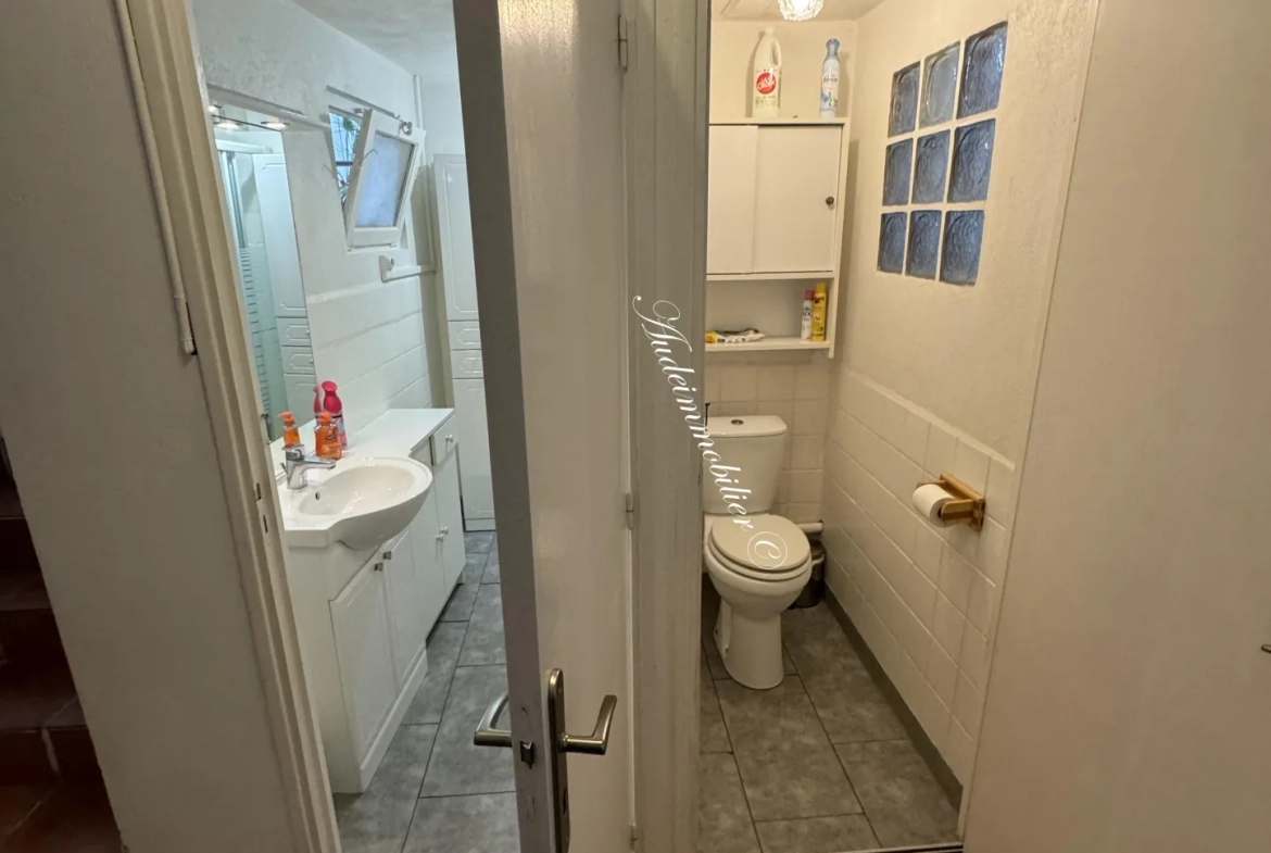 Maison de ville avec terrasse à Limoux, 115 m2, proche commerces 