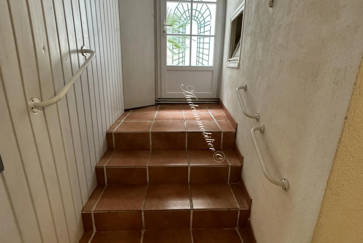 Maison de ville avec terrasse à Limoux, 115 m2, proche commerces 