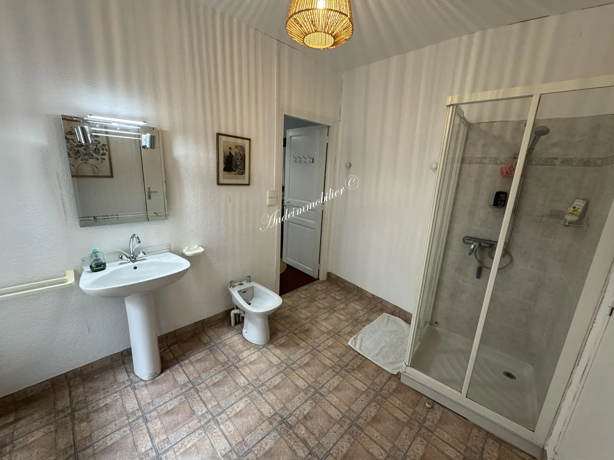 Maison de ville avec terrasse à Limoux, 115 m2, proche commerces 