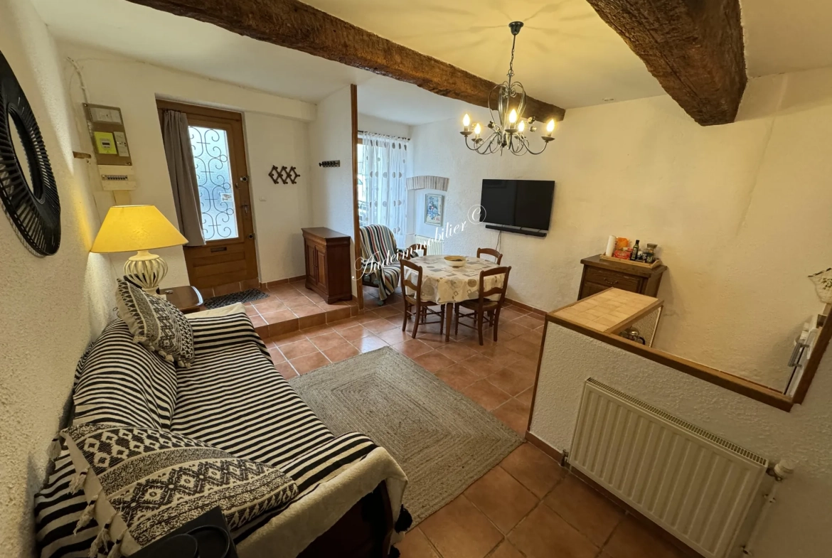 Maison de ville avec terrasse à Limoux, 115 m2, proche commerces 
