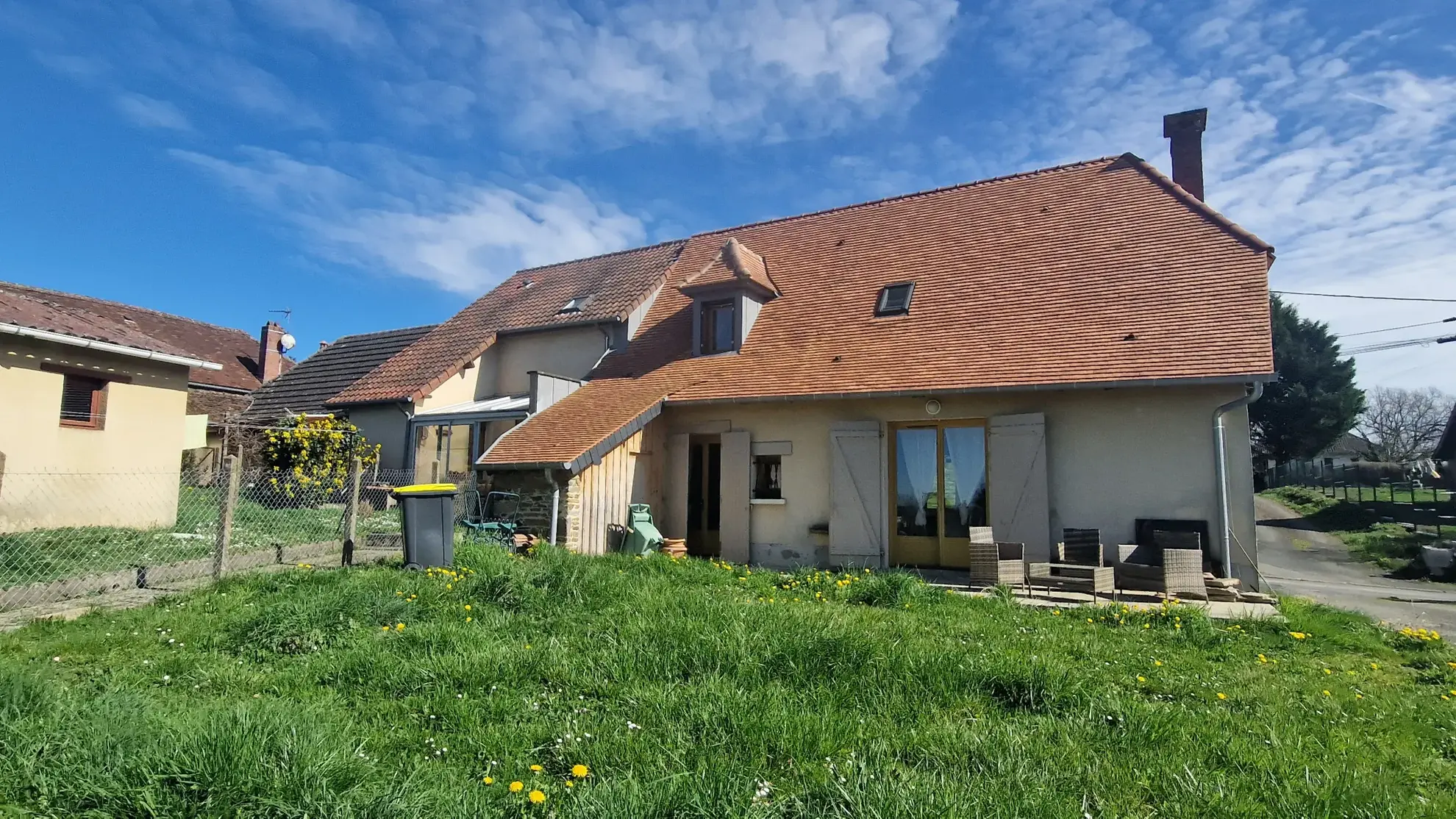 Maison à vendre à Lubersac avec 3 chambres, terrasse et travaux récents 