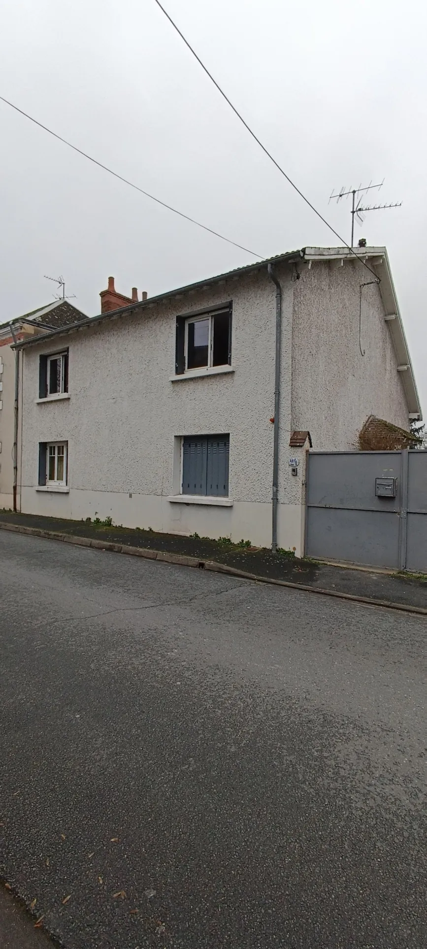 Maison familiale à Vierzon de 140 m² avec jardin et terrasse 
