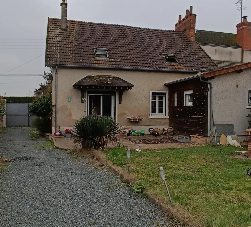 Maison familiale à Vierzon de 140 m² avec jardin et terrasse 