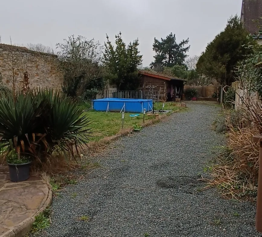 Maison familiale à Vierzon de 140 m² avec jardin et terrasse 
