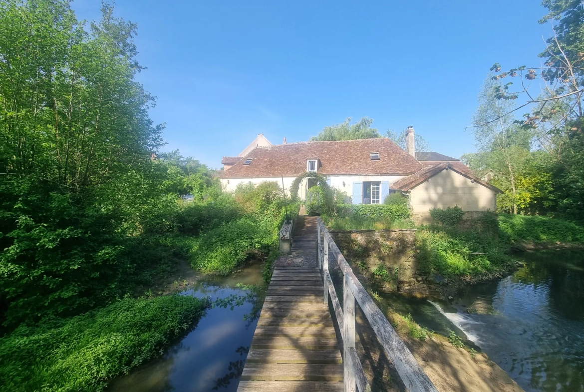 Charmant moulin avec riviere à Mortagne-au-Perche dans un environnement bucolique 