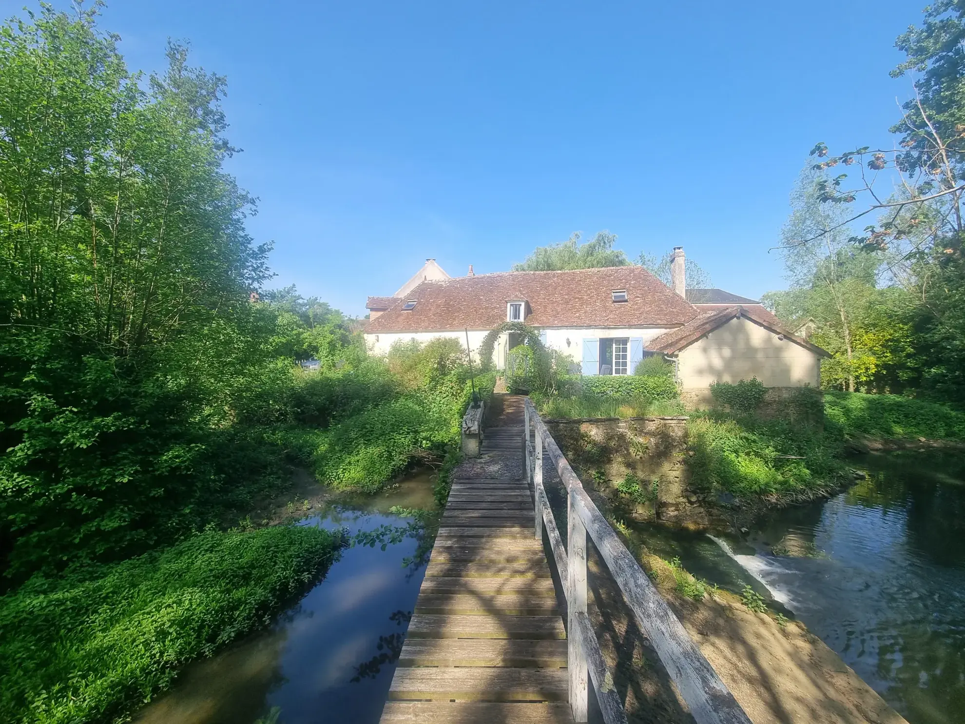 Charmant moulin avec riviere à Mortagne-au-Perche dans un environnement bucolique 
