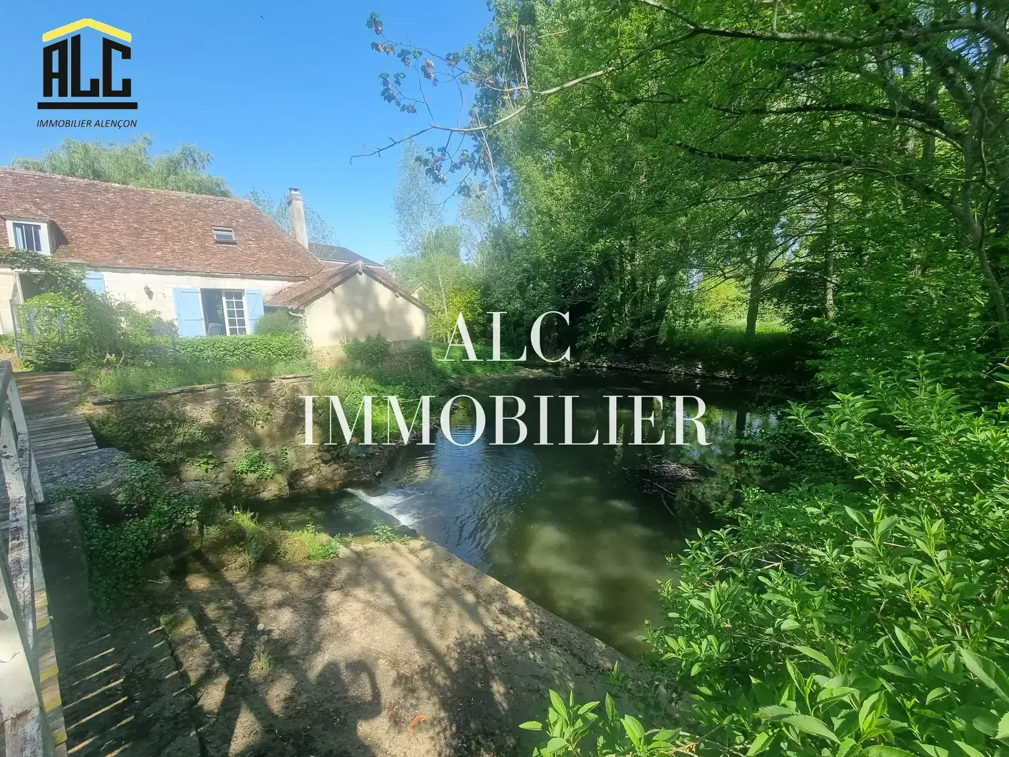 Charmant moulin avec riviere à Mortagne-au-Perche dans un environnement bucolique 