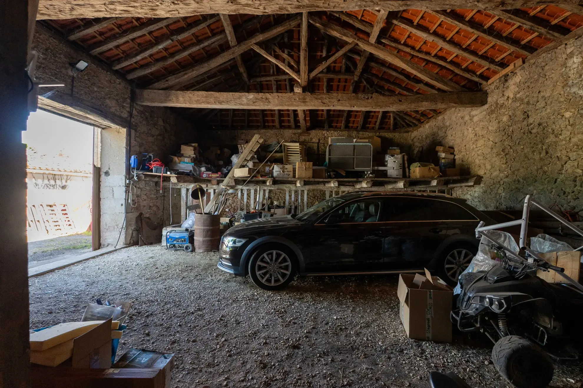 Ferme en pierre rénovée à proximité de Périgueux avec 1,3 hectare et dépendances 