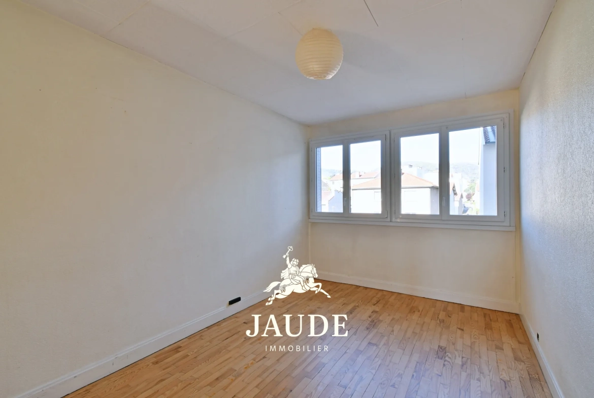 Appartement traversant de 61 m² avec balcons et cave à Clermont-Ferrand 