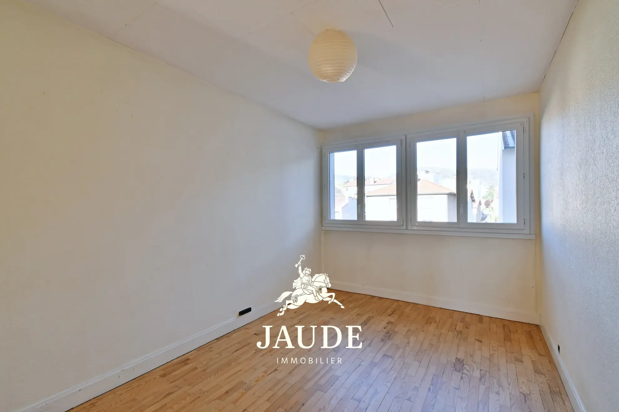 Appartement traversant de 61 m² avec balcons et cave à Clermont-Ferrand 