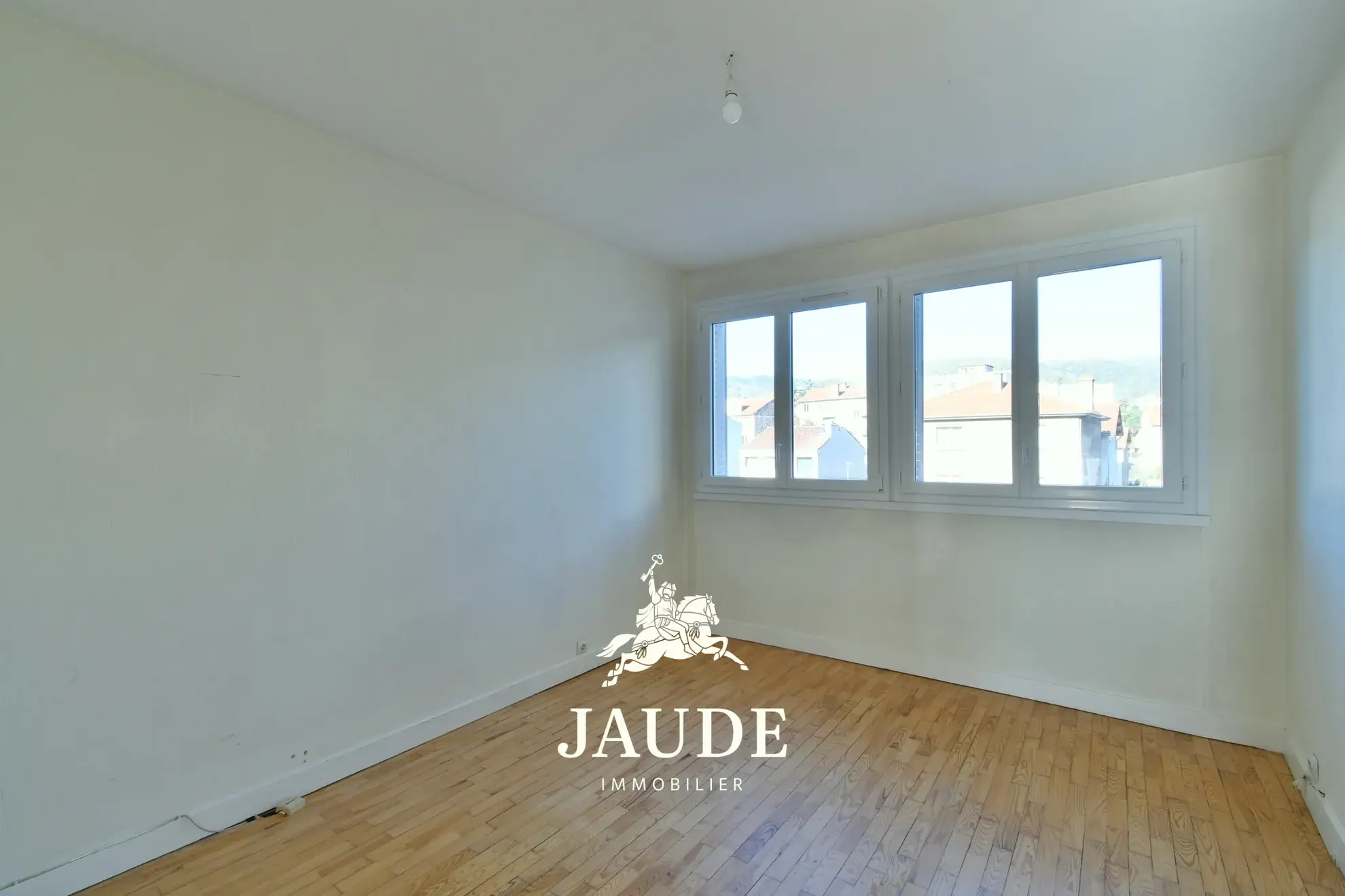 Appartement traversant de 61 m² avec balcons et cave à Clermont-Ferrand 