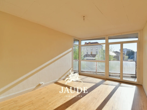 Appartement traversant de 61 m² avec balcons et cave à Clermont-Ferrand