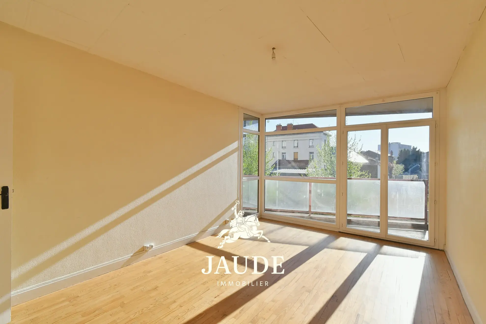 Appartement traversant de 61 m² avec balcons et cave à Clermont-Ferrand 