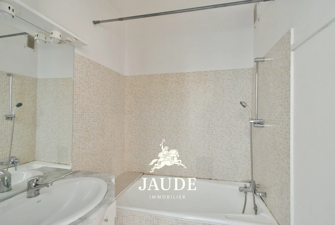 Appartement traversant de 61 m² avec balcons et cave à Clermont-Ferrand 