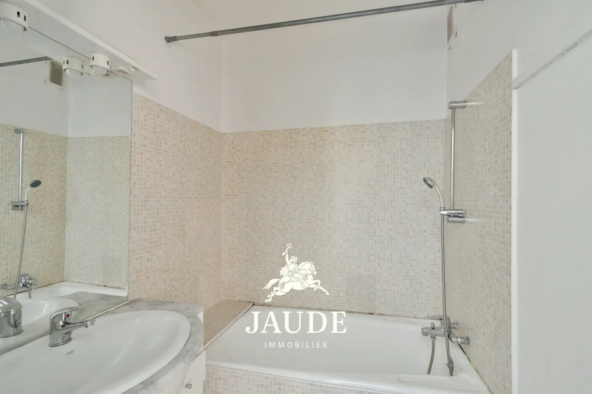 Appartement traversant de 61 m² avec balcons et cave à Clermont-Ferrand 
