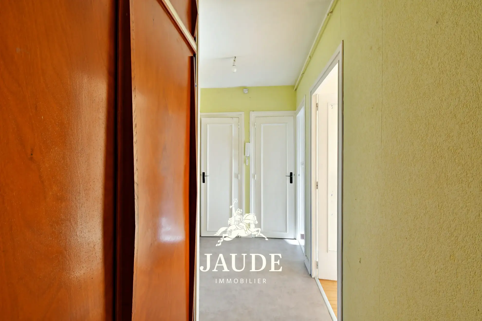 Appartement traversant de 61 m² avec balcons et cave à Clermont-Ferrand 