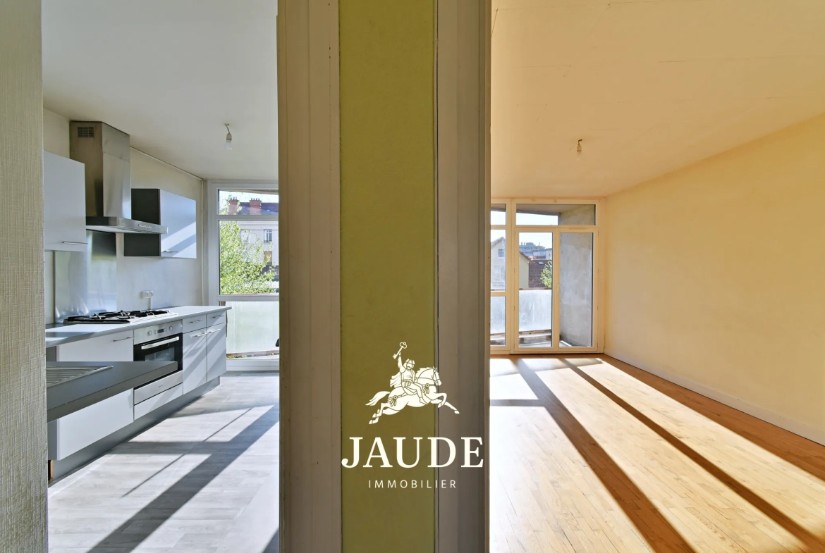 Appartement traversant de 61 m² avec balcons et cave à Clermont-Ferrand 