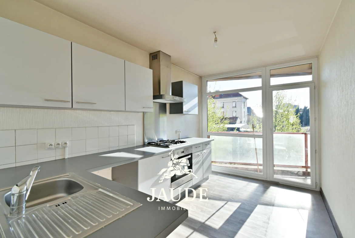 Appartement traversant de 61 m² avec balcons et cave à Clermont-Ferrand 