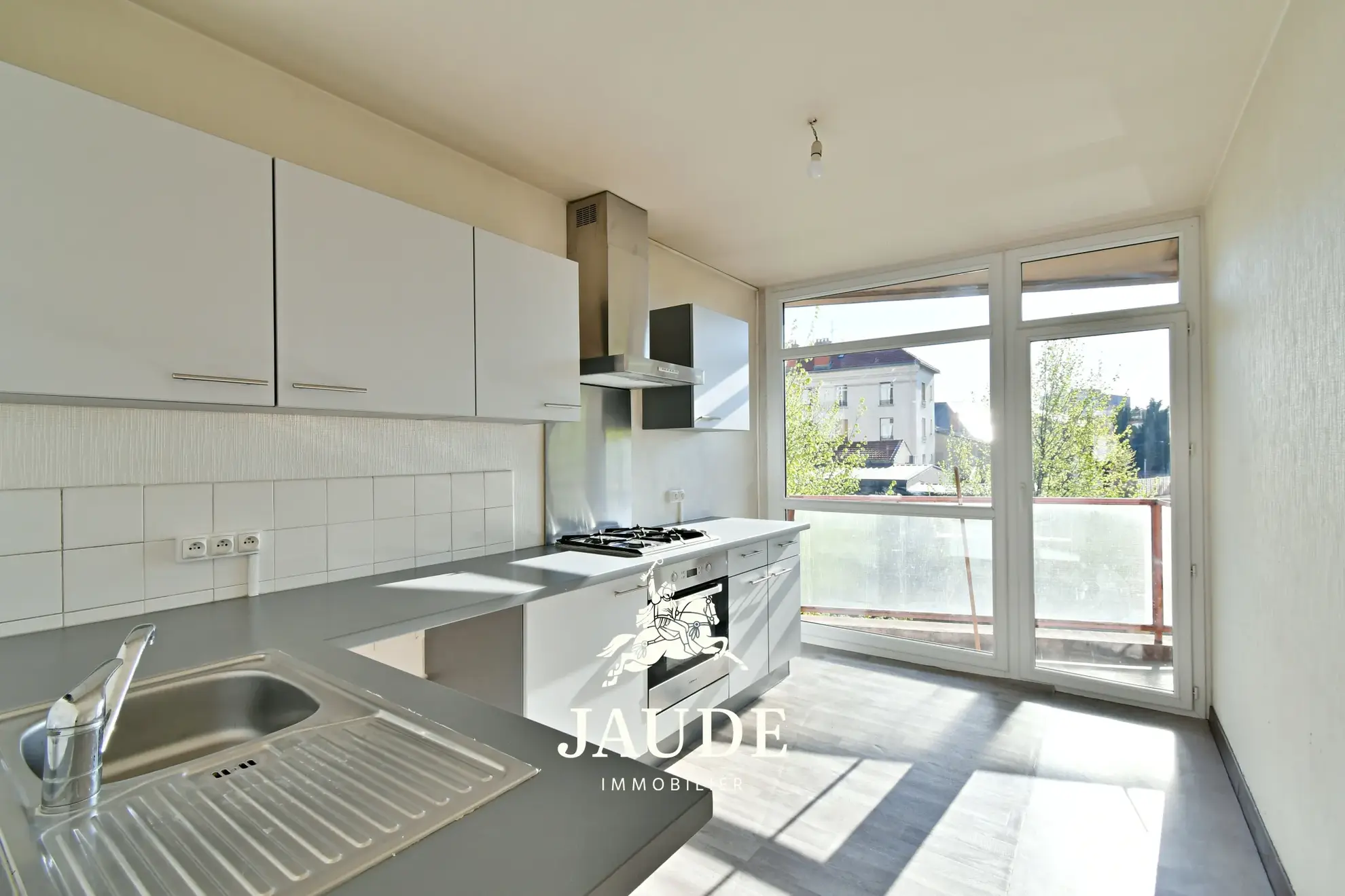 Appartement traversant de 61 m² avec balcons et cave à Clermont-Ferrand 