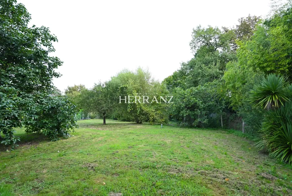 Terrain constructible de 1000 m² à Salleboeuf, proche commodités 
