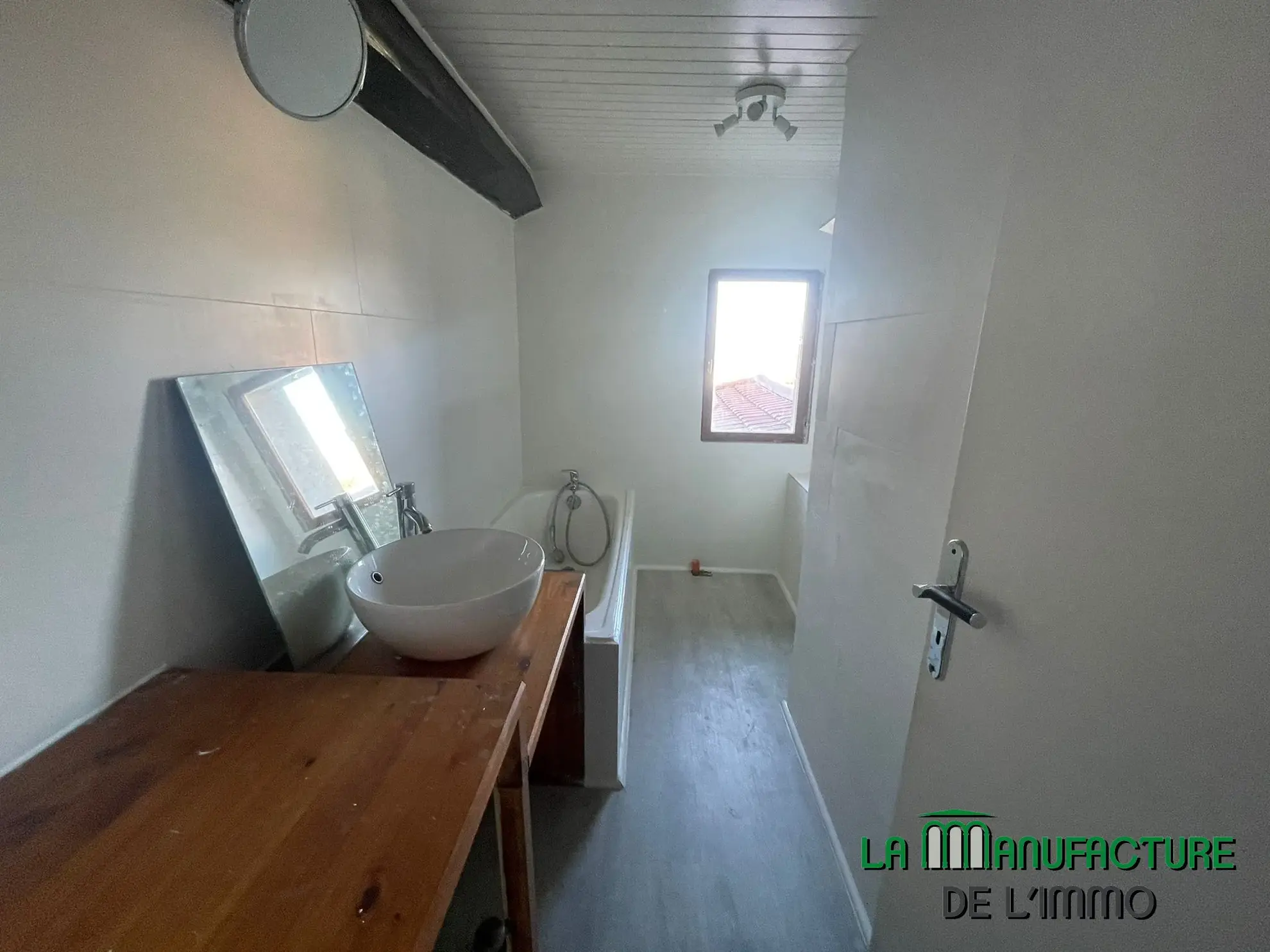 Appartement 3 pièces à Saint-Étienne – Dernier étage, 46m², proche des commodités 