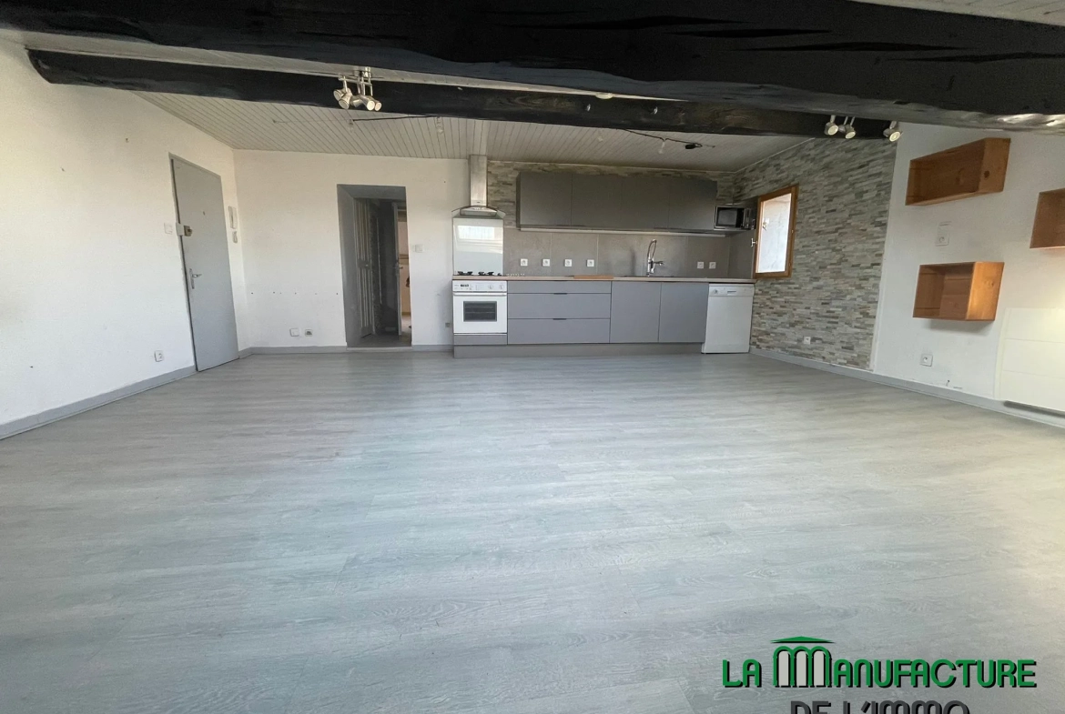 Appartement 3 pièces à Saint-Étienne – Dernier étage, 46m², proche des commodités 