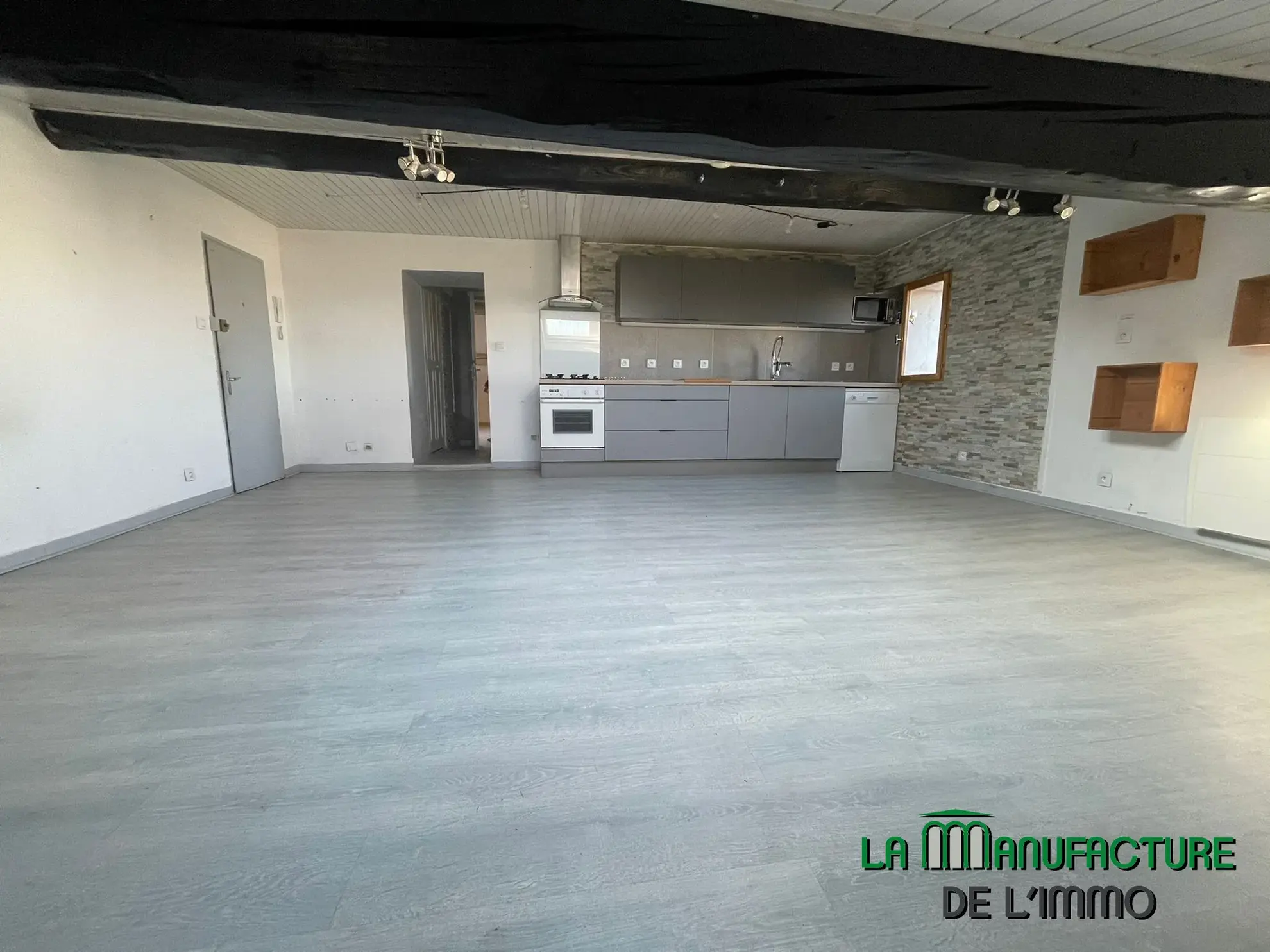 Appartement 3 pièces à Saint-Étienne – Dernier étage, 46m², proche des commodités 