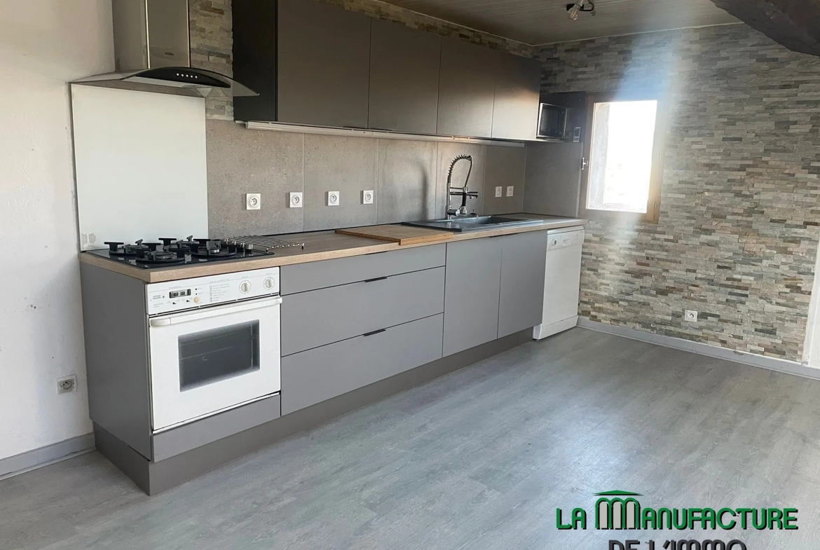 Appartement 3 pièces à Saint-Étienne – Dernier étage, 46m², proche des commodités 