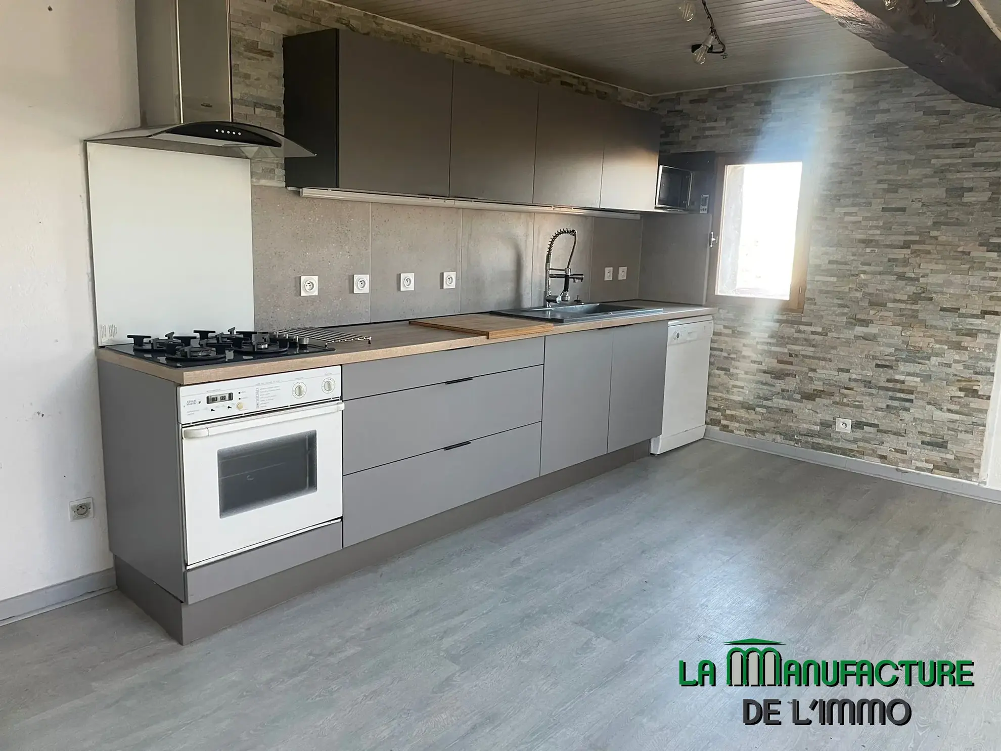 Appartement 3 pièces à Saint-Étienne – Dernier étage, 46m², proche des commodités 