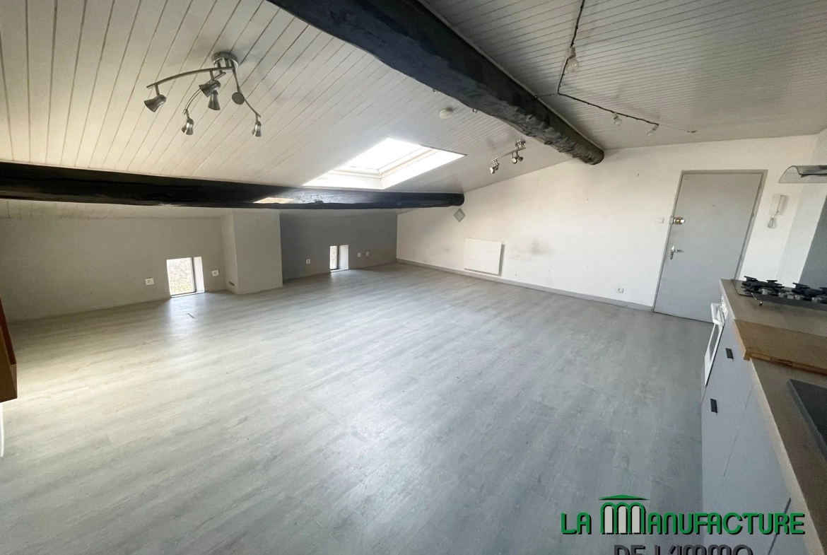 Appartement 3 pièces à Saint-Étienne – Dernier étage, 46m², proche des commodités 