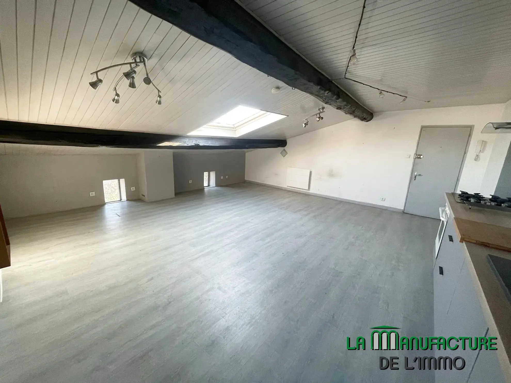 Appartement 3 pièces à Saint-Étienne – Dernier étage, 46m², proche des commodités 