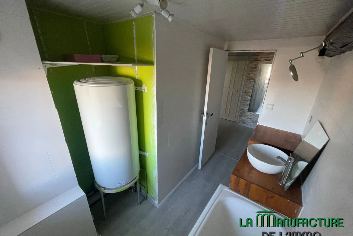 Appartement 3 pièces à Saint-Étienne – Dernier étage, 46m², proche des commodités 
