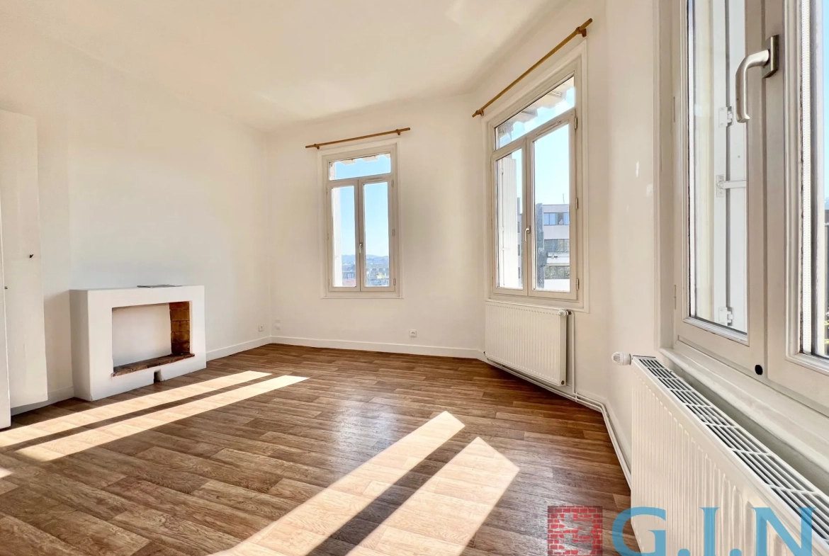 Appartement T2 rénové de 46,20 m² à Rouen, secteur Place Saint-Marc 