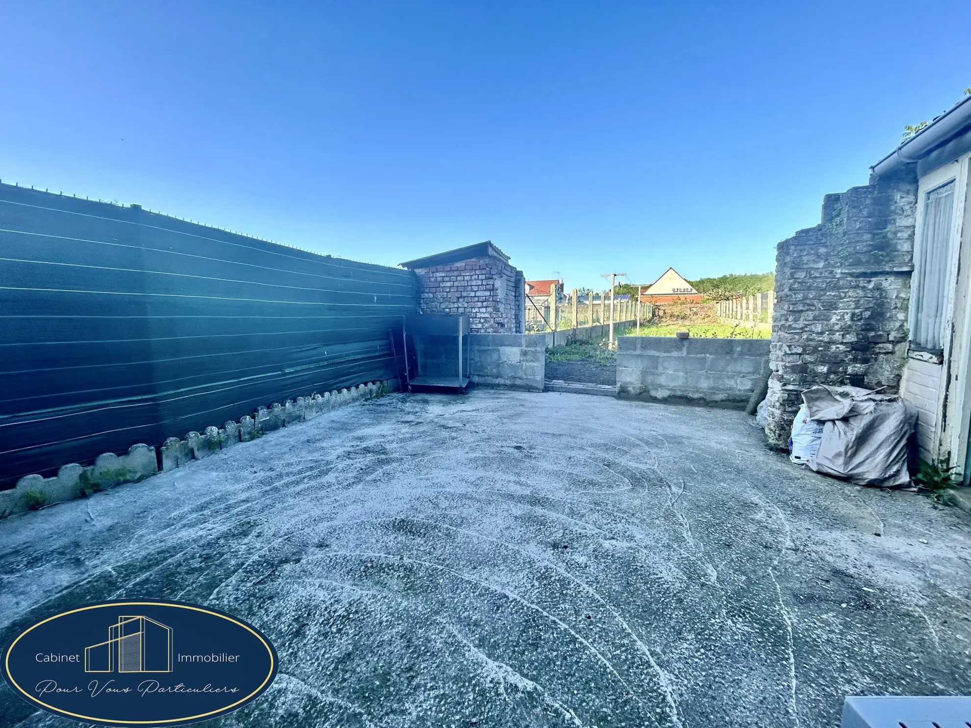 Maison mitoyenne à Aniche avec jardin et 2 chambres, possibilité d'en faire 3 