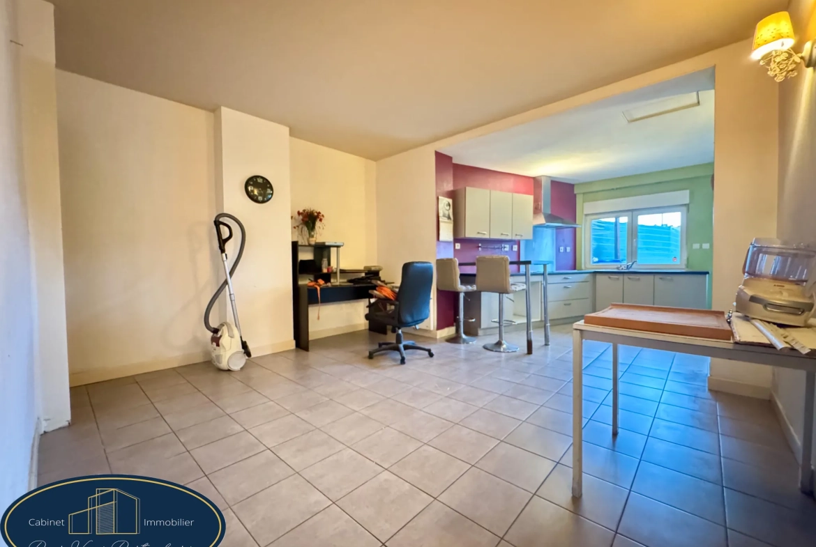 Maison mitoyenne à Aniche avec jardin et 2 chambres, possibilité d'en faire 3 