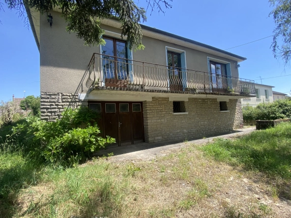Pavillon à vendre à Cercy la Tour avec sous-sol, garage et grand terrain arboré